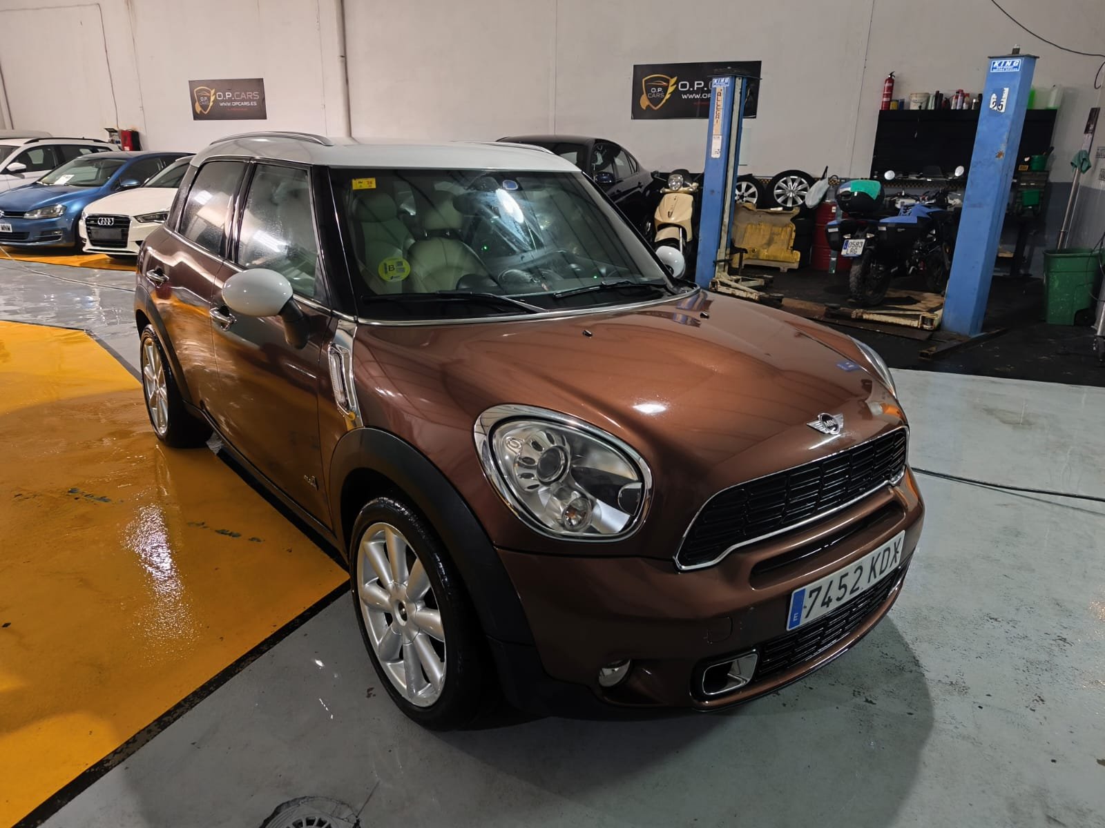 MINI COUNTRYMAN